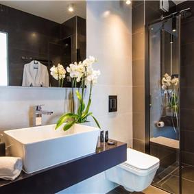 Luxury 5-Bedroom Villa with Sea-Views and Infinity Pool near Dubrovnik – Sleeps 10